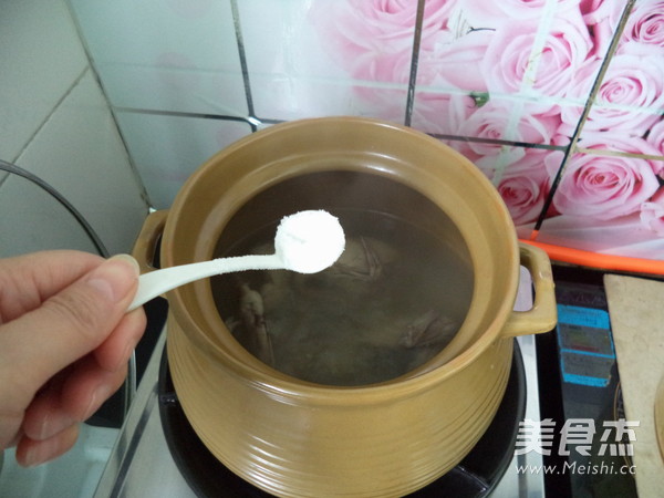 薏米百合煲鹌鹑的做法步骤:8