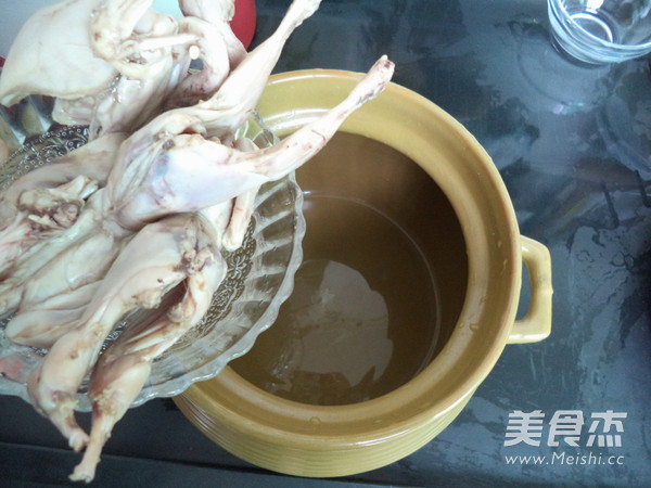 薏米百合煲鹌鹑的做法步骤:4