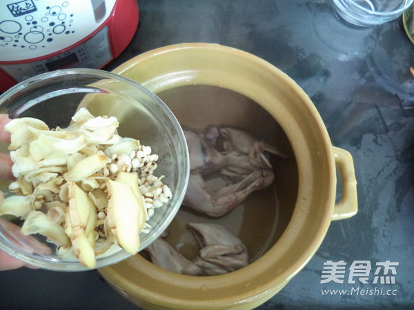 薏米百合煲鹌鹑的做法步骤:5