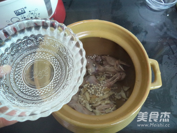 薏米百合煲鹌鹑的做法步骤:6