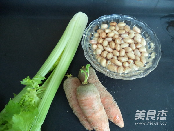 香醋拌芹菜花生米的做法步骤：1