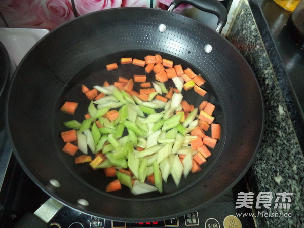 香醋拌芹菜花生米的做法步骤:7