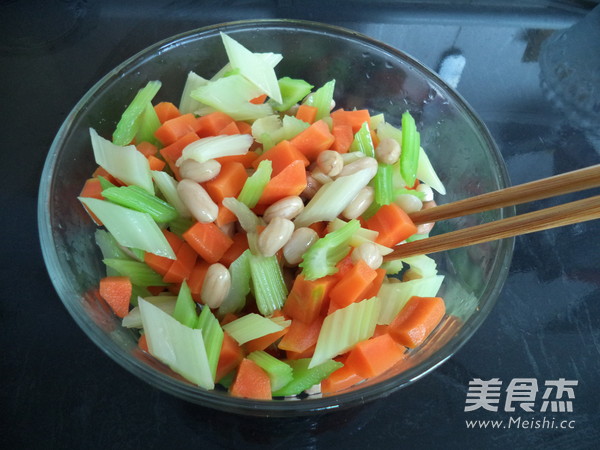 香醋拌芹菜花生米的做法步骤:10