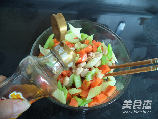香醋拌芹菜花生米的做法步骤:11