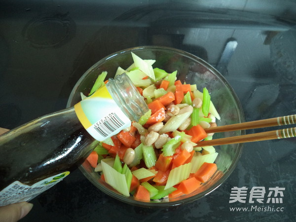 香醋拌芹菜花生米的做法步骤:12