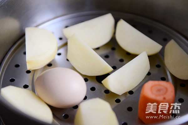 吉野家金枪鱼土豆沙拉的做法步骤：2