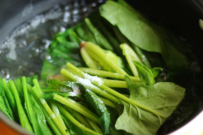 凉菜||菠菜粉丝拌扇贝的做法步骤:2