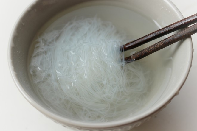 凉菜||菠菜粉丝拌扇贝的做法步骤:4