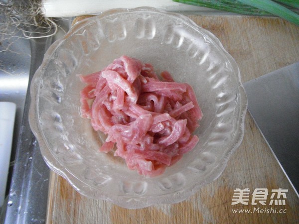 圆白菜肉丝炒面的做法步骤:3