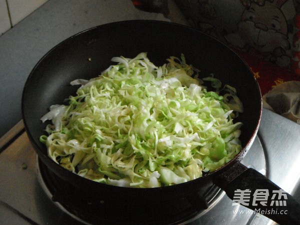 圆白菜肉丝炒面的做法步骤:9