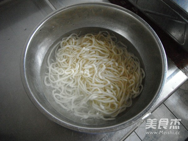 圆白菜肉丝炒面的做法步骤:5