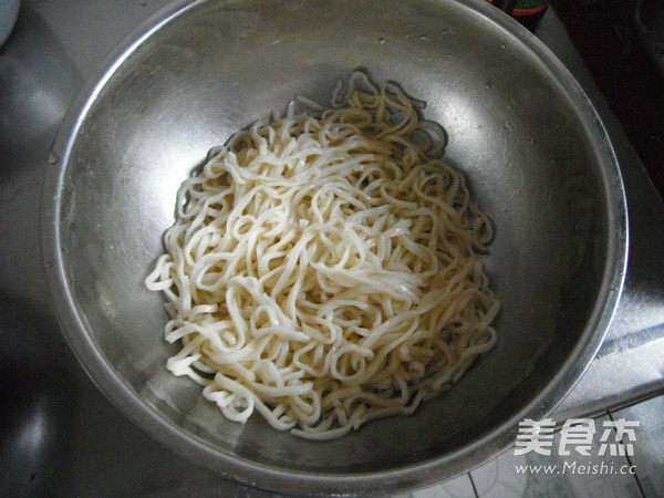 圆白菜肉丝炒面的做法步骤:7