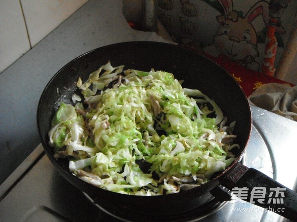 圆白菜肉丝炒面的做法步骤:11