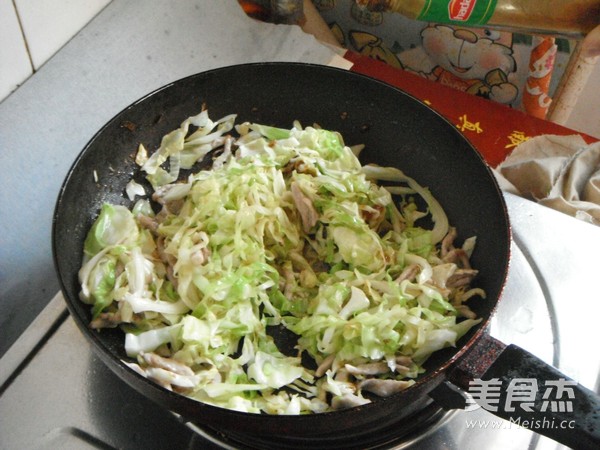 圆白菜肉丝炒面的做法步骤:12