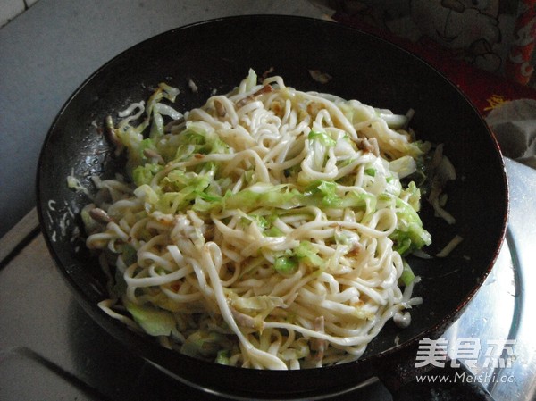 圆白菜肉丝炒面的做法步骤:14