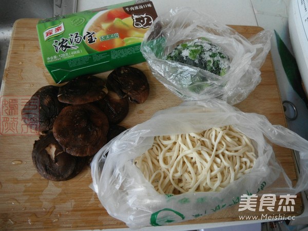 小白菜香菇汤面的做法步骤：1