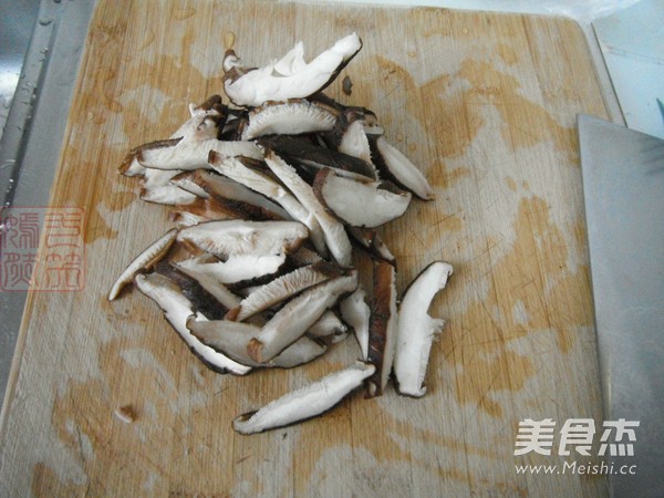 小白菜香菇汤面的做法步骤:2