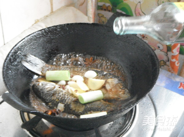 铁锅炖鱼贴饼子的做法步骤:6