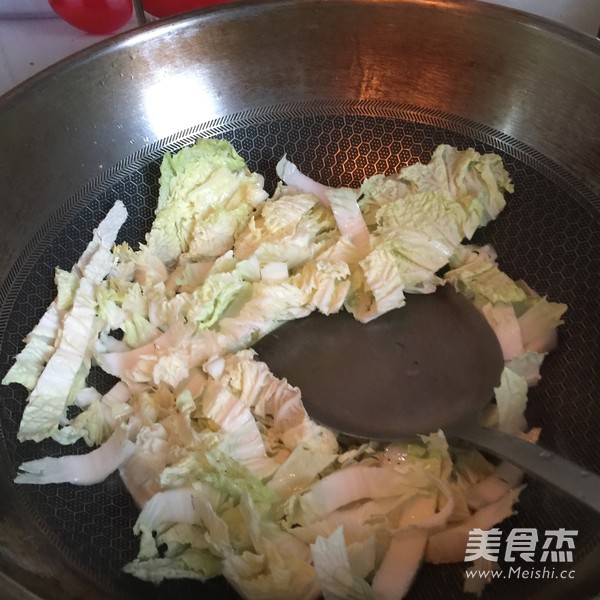 蟹粉白菜肉丝年糕的做法步骤：3