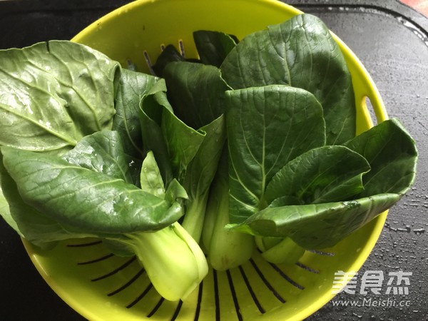 蟹粉青菜火腿炒饭的做法步骤：1