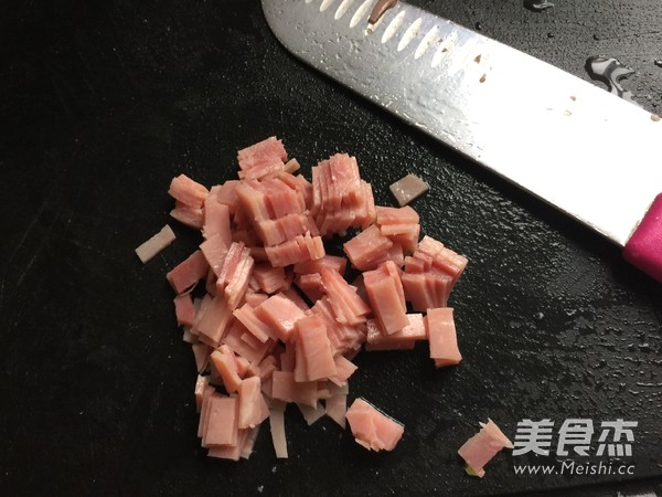 蟹粉青菜火腿炒饭的做法步骤:4