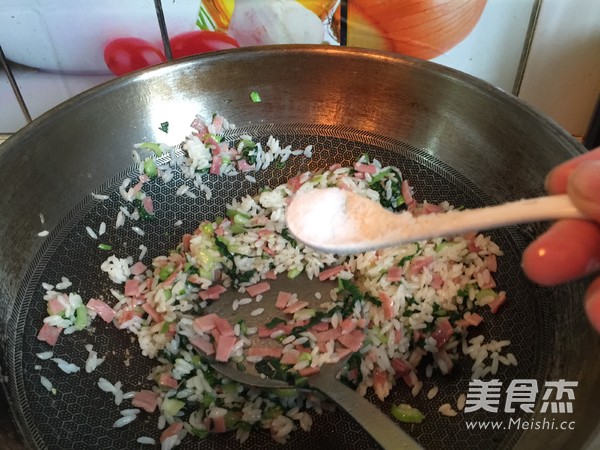 蟹粉青菜火腿炒饭的做法步骤:9