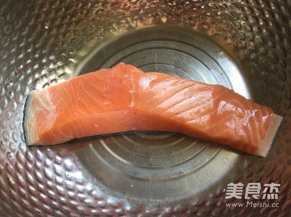 花开富贵之三文鱼刺身的做法步骤：1