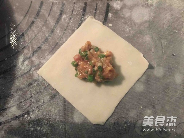马蹄莲菜肉馄饨的做法步骤:8