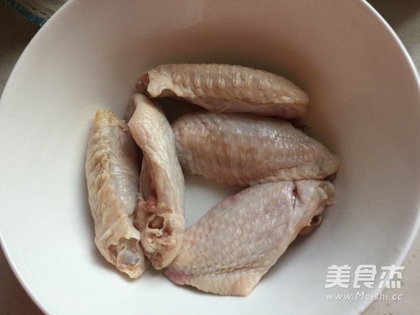 蜂蜜芥末炸鸡翅的做法步骤：1