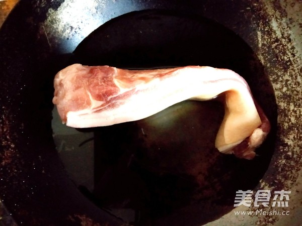 烤麸红烧肉的做法步骤：1