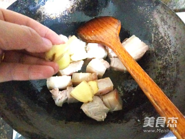 烤麸红烧肉的做法步骤：4