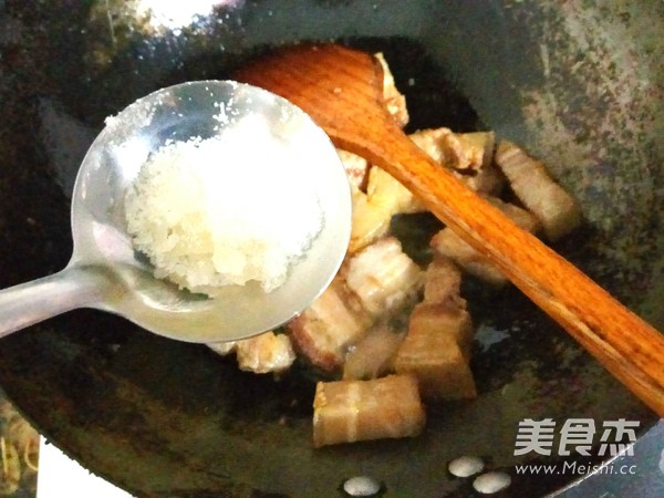 烤麸红烧肉的做法步骤：5