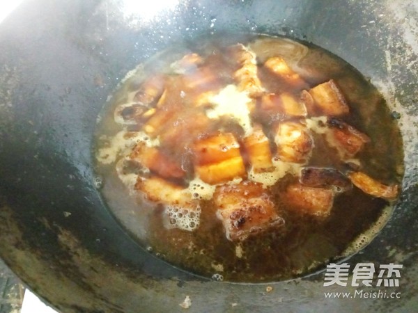 烤麸红烧肉的做法步骤：7