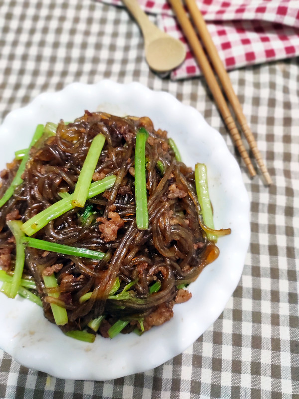 肉末香芹炒粉丝的做法步骤：12