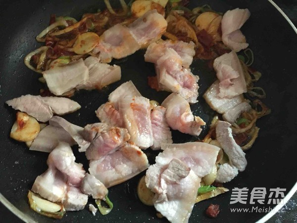 土豆回锅肉的做法步骤：5