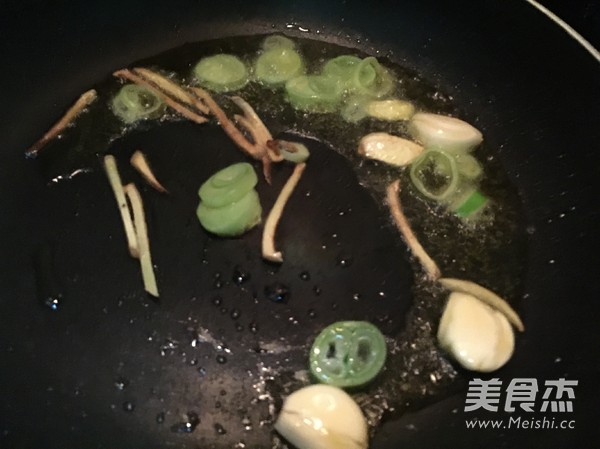 芹菜炒鸡肝的做法步骤：6