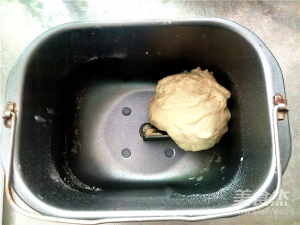 火腿香肠面包的做法步骤:2