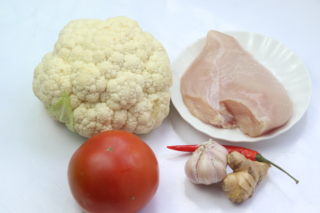 茄汁鸡胸肉炒花菜的做法步骤：1