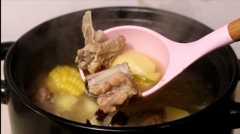 清汤玉米炖排骨的做法步骤：6