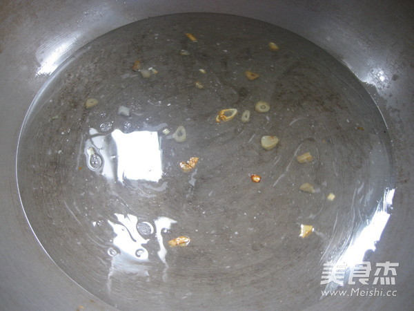 蚕豆米鸡蛋汤的做法步骤:6