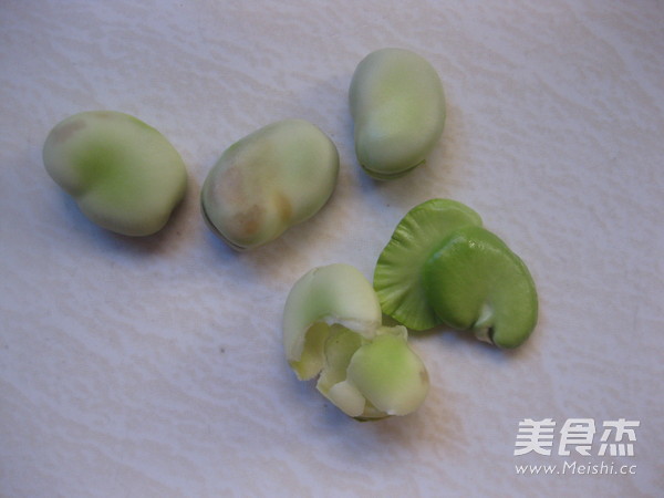 蚕豆米鸡蛋汤的做法步骤:2