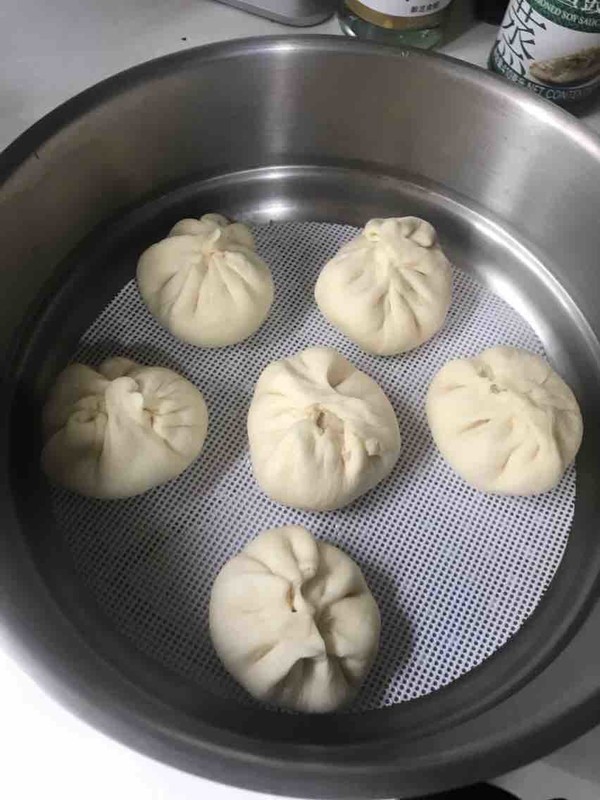 简单好做的香喷喷猪肉香菇馅儿包子的做法步骤:8