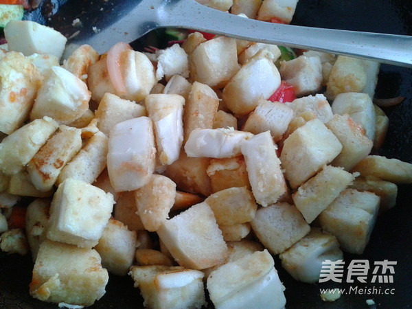 时蔬炒馒头丁的做法步骤：6