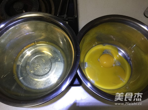 6寸戚风蛋糕的做法步骤：1