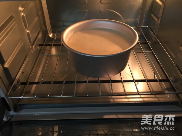 6寸戚风蛋糕的做法步骤:12