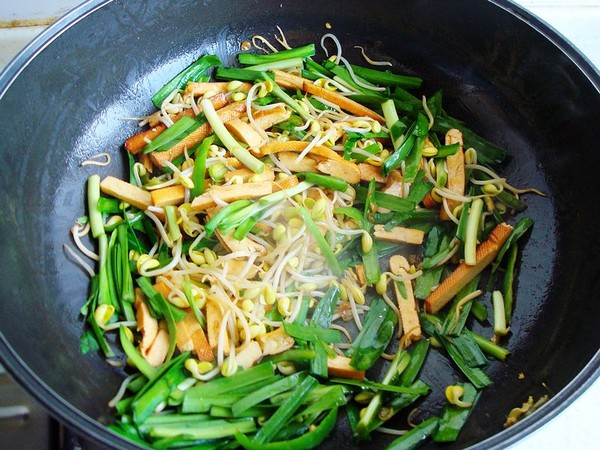 韭菜香干炒黄豆芽的做法步骤:8