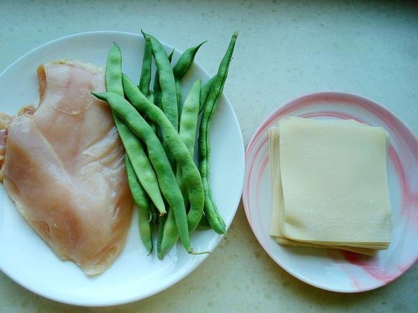 馄饨皮四季豆鸡肉锅贴的做法步骤：1