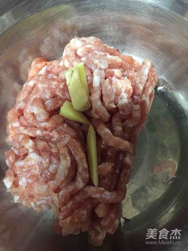 海鲜小馄饨的做法步骤：1