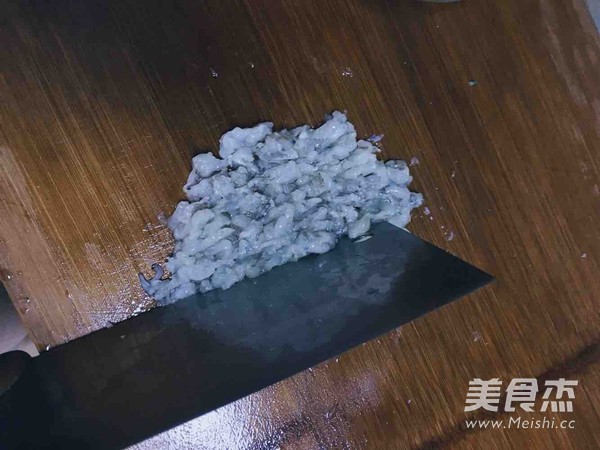 肉三鲜水饺的做法步骤：2