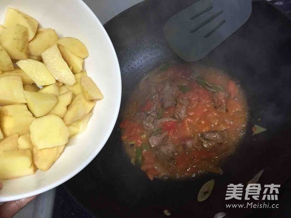 土豆牛肉粉条的做法步骤：7